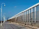 La valla fronteriza de 10 metros de altura instalada en Melilla, en la zona sur entre el paso fronterizo de Beni Enzar y el Dique Sur.