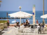 Archivo - Terraza de verano junto al Paseo Marítimo de Almería