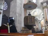 Un niño representa un sermón de San Vicente en la Catedral de València en recuerdo de los 'miracles' suspendidos por la pandemia