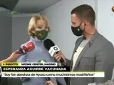Esperanza Aguirre recibe la vacuna de AztraZeneca.