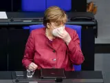 La canciller de Alemania, Angela Merkel, ha sido una de las primeras dirigentes mundiales en mostrar su apoyo a la vacuna de AstraZeneca porque "vacunarse es la clave para salir de la pandemia". En su país está limitando el uso de AstraZeneca a mayores de 60 años tras la recomendación de las agencias reguladoras. "Yo estoy muy contenta con esta primera dosis", aseguró a los medios al recibirla.