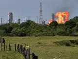 Al menos 200 trabajadores evacuados dejó este martes una explosión y posterior incendio de un conducto de gas en el interior de un complejo petroquímico de la petrolera estatal mexicana Pemex, en el estado de Veracruz (México).