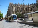 Archivo - El metrocentro a la altura de la Catedral de Sevilla y el Archivo de Indias, en una imagen de archivo.