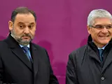 El ministro de Transportes, José Luis Ábalos, y el presidente de Renfe, Isaías Táboas