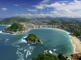 La Playa de La Concha ofrece una de las im&aacute;genes m&aacute;s reconocibles de San Sebasti&aacute;n.