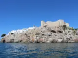 Es una de las localidades m&aacute;s pintorescas de la comunidad y sin duda una de las m&aacute;s bonitas. Destaca principalmente por su casco hist&oacute;rico, sobre el que sobresale el castillo del Papa Luna. Sus playas tambi&eacute;n son muy bonitas.