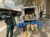 Sucesos.- Detenidas dos personas que trasladaban 2.467 kilos de hachís en dos vehículos en Vinaròs