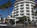 Fachada y balcones del hotel Canarias