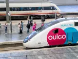 Los andenes de la Estaci&oacute;n Delicias de Zaragoza han recibido este lunes el primer tren de la compa&ntilde;&iacute;a Ouigo desde Madrid con destino Barcelona.