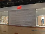 Establecimiento de H&M de Valle Real cerrado por huelga UGT 13/5/2021