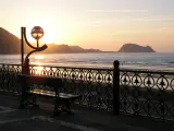 La localidad cuenta con un bonito casco histórico y con una playa espectacular. Merece la pena hacer el recorrido a pie entre Zarautz y Guetaria, de solo tres kilómetros, en un paseo junto a la costa que es de una gran belleza.