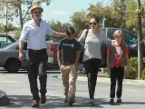 Brad Pitt y Angelina Jolie con sus hijos Shiloh y Pax Jolie Pitt.