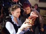 El director James Wan con la actriz Vera Farmiga