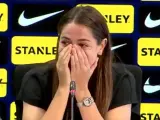 Vicky Losada se enjuga las lágrimas en su rueda de prensa de despedida del Barça