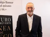 Arturo Pérez-Reverte en la presentación de 'Línea de fuego'.