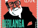 El homenaje a Berlanga continúa con la emisión de 160.000 sellos y la proyección en los AVE de sus películas