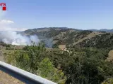14 dotaciones de Bombers trabajan para extinguir un incendio en Gratallops (Tarragona)