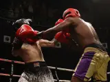 Lamar Odom y Aaron Carter se enfrentan en un combate de boxeo.