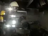 Los bomberos extinguen un incendio en un bar de Santoña