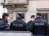 Policía italiana en el lugar de los hechos