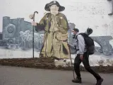 Gabriel, un peregrino madrileño realiza el Camino de Santiago en Lugo.