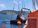 Reflotan en el puerto exterior de Ferrol el cerquero 'Sempre Güeto', siniestrado en Cedeira