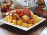 Las patatas bravas son uno de los platos más populares de la gastronomía patria, y conseguir la auténtica salsa brava es todo un arte.