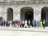 Políticos, asociaciones LGTBI y ciudadanos se concentran en A Coruña para condenar la paliza mortal a Samuel