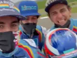 Fernando Alonso, Pedro Martínez de la Rosa, Ángel Burgueño y Alberto Fernández, subidos en un kart