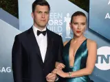 Scarlett Johansson y Colin Jost, en una imagen de 2020, cerca de su boda.