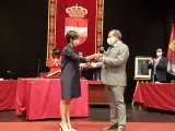 La ministra Isabel Rodríguez cede la vara de mando a Adolfo Muñiz, octavo alcalde democrático de Puertollano