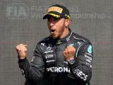 Lewis Hamilton celebra su victoria del GP de Gran Bretaña