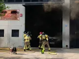 Emergencias da por extinguido el incendio declarado en una industria dedicada a la fabricación de pan en Yecla