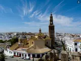 La ciudad particip&oacute; con el romano Julio C&eacute;sar en la sublevaci&oacute;n de la Hispania Ulterior. Sobre esta ciudad dijo: &quot;Carmona es, con mucho, la ciudad m&aacute;s fuerte de toda la provincia B&eacute;tica&quot;