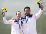 Fátima Gálvez y Alberto Fernández, con su medalla de oro en Tokio 2020