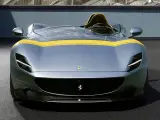 Clasicismo, exclusividad y elegancia es lo muestra la casa del Cavallino con el Ferrari Monza SP1 que no tiene ni techo ni parabrisas para disfrutar de todas las sensaciones de la carretera. Un motor V12 atmosf&eacute;rico y 810 CV a 8.500 rpm, su precio es de 1,5 millones de euros.