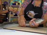 Lucía Pariente y Alba Carrillo matan a una anguila en directo.