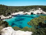 A pesar de ser uno de los grandes destinos nacionales e internacionales del verano, Menorca también ofrece rincones donde relajarse en tranquilidad.