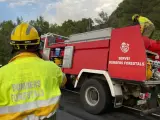 Una unidad de bomberos forestales continúa trabajando en Azuébar una semana después de declararse el incendio