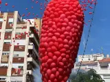 Buñol lanza un juego de realidad virtual y 2.000 globos rojos al aire para "mantener viva" su Tomatina