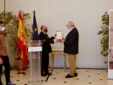 La familia de Fernán Gómez recibe la Gran Cruz de la Orden Civil de Alfonso X