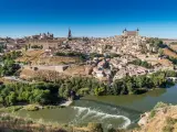 Depositaria de más de dos milenios de historia, Toledo fue sucesivamente municipio romano, capital del reino visigodo, plaza fuerte del emirato de Córdoba y puesto de mando avanzado de los reinos cristianos en su lucha contra los musulmanes. Declarado Patrimonio de la Humanidad en 1986