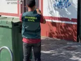 Detenido un joven de 19 años por realizar pintadas en fachadas y mobiliario urbano en Malpartida de Plasencia