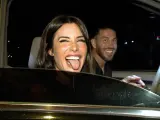 Pilar Rubio y Sergio Ramos están disfrutando de su vuelta a España y lo hacen muy atentos con la prensa y una gran sonrisa en el rostro. En medio de una gran expectación y una multitud de fans que les esperaban, la pareja se ha tomado un momento para contarnos cómo está siendo su nueva vida en París.