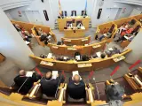 La Diputación de A Coruña insta a la Xunta a "frenar los recortes" en educación y el cierre de aulas y colegios