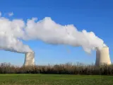 Torres de enfriamiento de la central nuclear Golfech, propiedad de la compa&ntilde;&iacute;a de electricidad de Francia EDF.