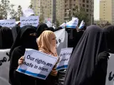 Manifestación de mujeres a favor del régimen talibán.