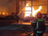 El Ayuntamiento de Alcalá destaca la profesionalidad de los bomberos que han evitado la propagación del fuego