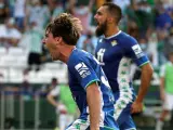 Miranda y Borja Iglesias celebran un gol en el Betis - Celtic de Europa League