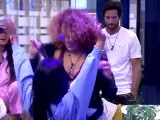 Sofía Cristo le hace un 'striptease' a Fiama
